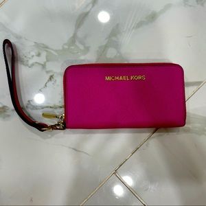 Michael Kors Saffanio leather wristlet